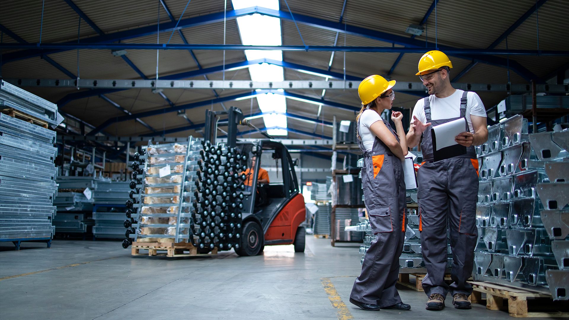 Trabajadores en un almacén